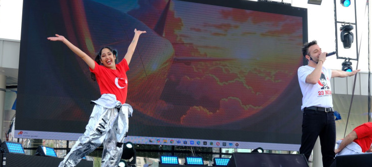 23 Nisan'da Milli İrade Meydanı, Lemi Filozof Sürprizi ile Eğlendi