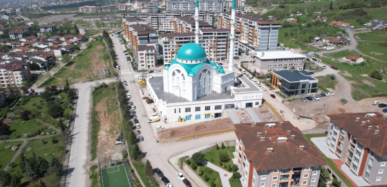 Derince Ahmet Yesevi Camii Çevresi Yenileniyor