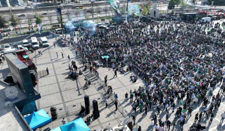 Kocaeli Büyükşehir Belediyesi'nden Şampiyonluk Gecesinde Tam Destek