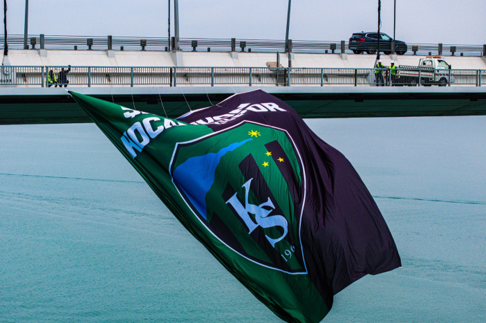 Kocaelispor’un Bayrağı Osmangazi Köprüsü'nde Dalgalanıyor