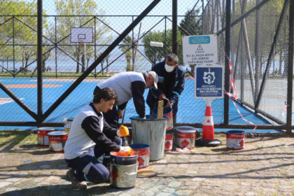 Büyükşehir, İzmit Plajyolu’ndaki Basketbol Sahalarını Yeniledi
