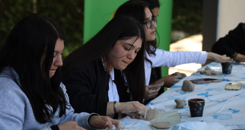 Kartepeli Gençler Seramik Atölyesinde Yaratıcılıklarını Konuşturdu