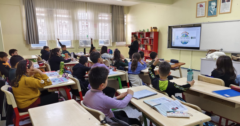 Öğrencilere Geri Dönüşüm Eğitimi