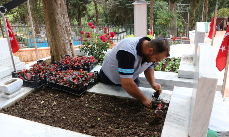 Mezarlıklarda Kapsamlı Temizlik ve Bakım Çalışmaları Tamamlandı